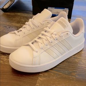 Adidas Grand Court tennis shoes